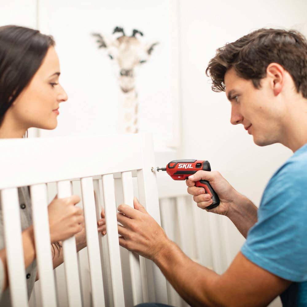 Destornillador inalámbrico recargable de 4 V SKIL, incluye 9 puntas, 1 soporte para puntas, cable de carga USB - SD561801 - DIGVICE MX