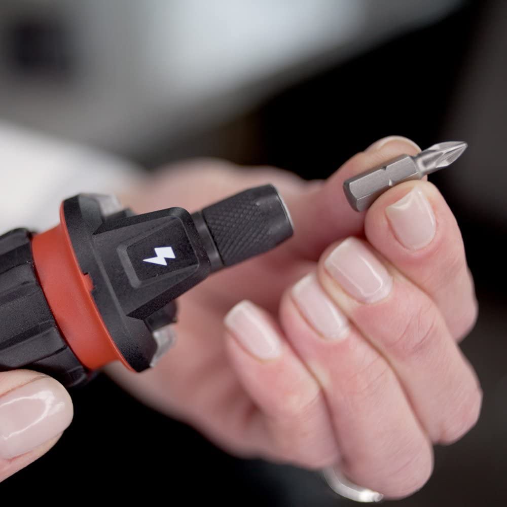 Destornillador inalámbrico SKIL recargable de 4 V con tecnología de sensor de circuito, incluye 9 puntas, 1 soporte para puntas, cable de carga USB - SD561201, rojo - DIGVICE MX