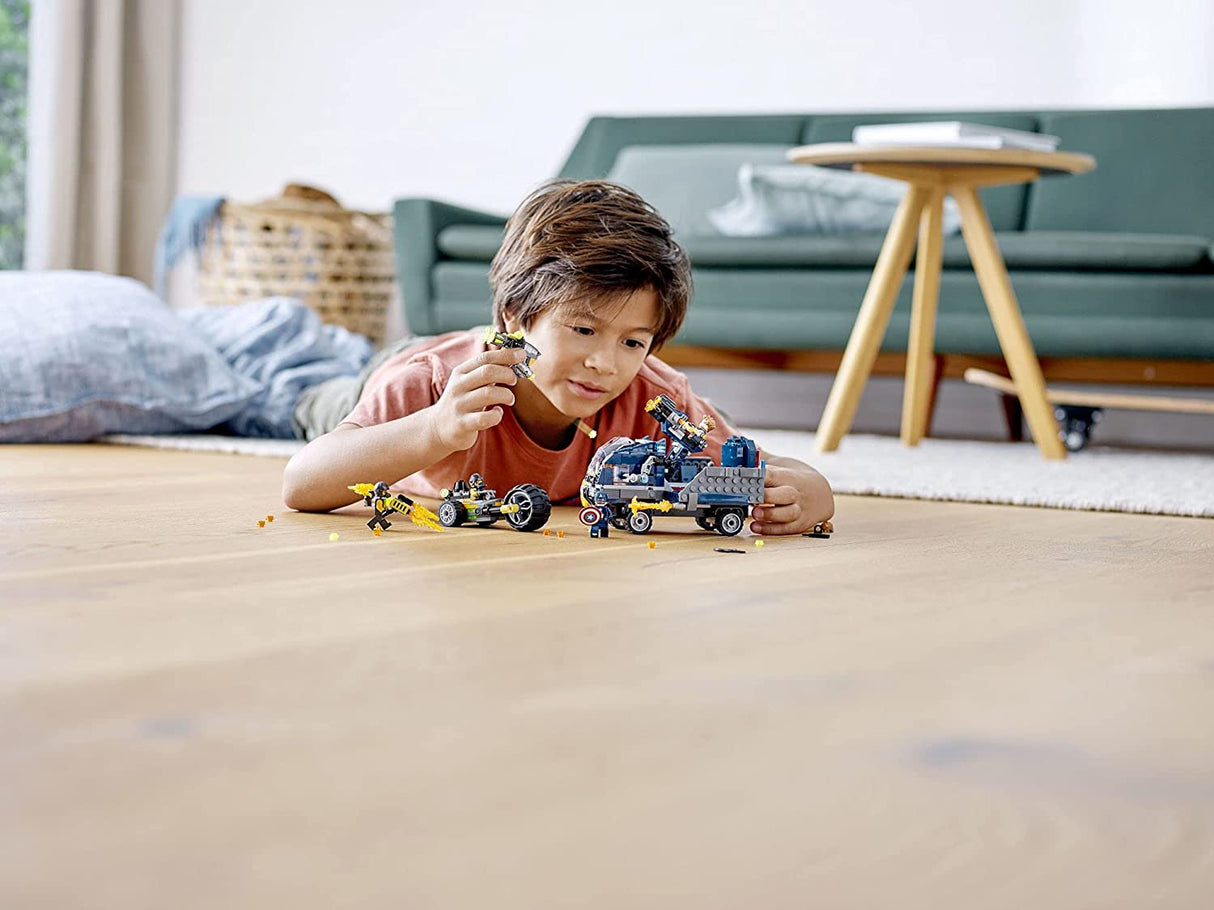 LEGO Marvel Avengers Truck Take-Down 76143 Capitán América y Hawkeye Superhero (477 piezas)