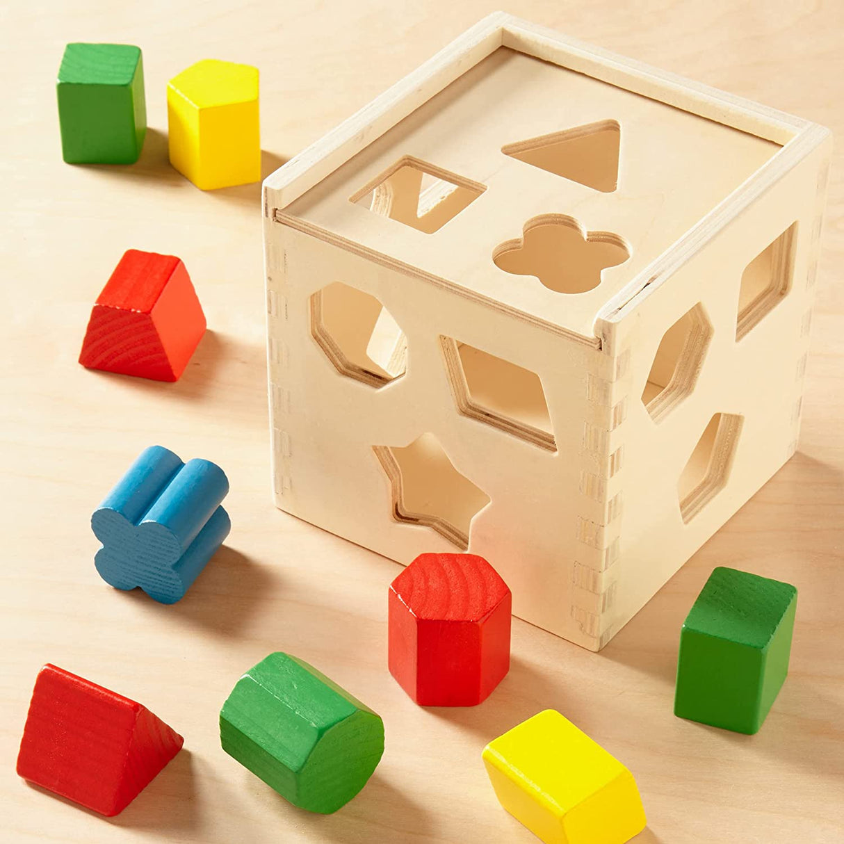 Cubo clasificador de formas Melissa & Doug - Juguete clásico de madera con 12 formas - Juguetes clasificadores de formas para niños - 575