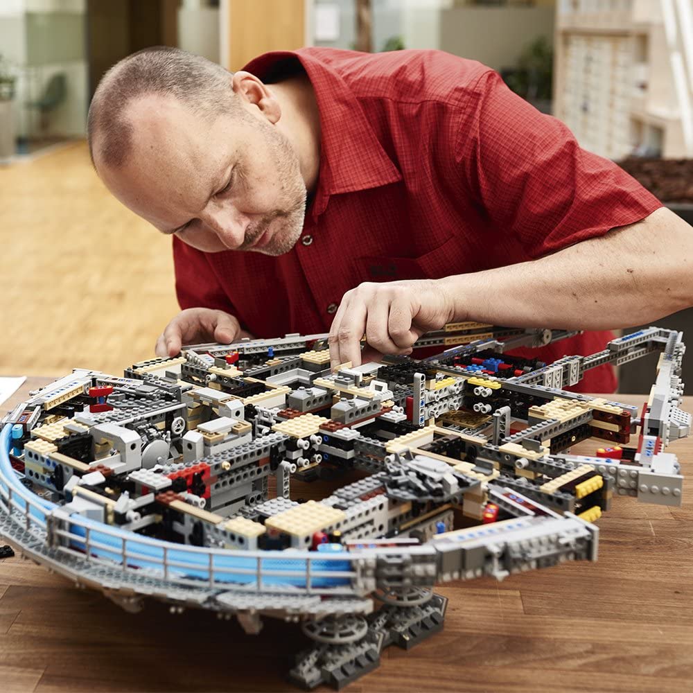 LEGO Star Wars Ultimate Millennium Falcon 75192 Kit de construcción experto y modelo de nave estelar, el mejor regalo y película coleccionable para adultos (7541 piezas)