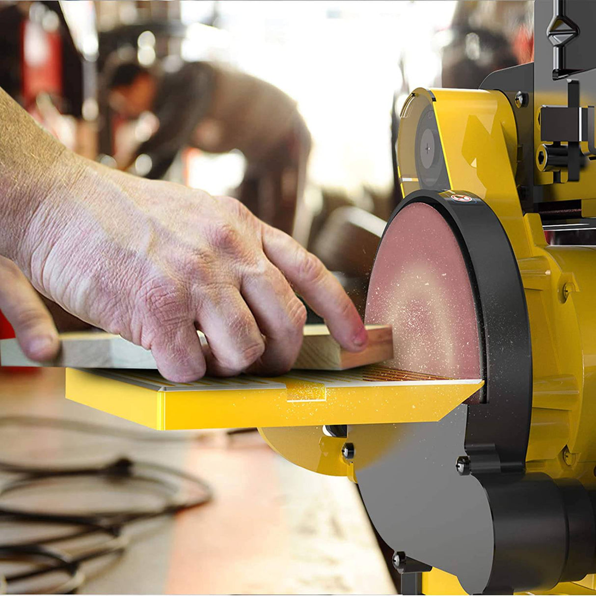 Lijadora de banda Woodskil 4.3A 3/4HP 4 x 36 pulgadas. de 6 pulgadas con 2 piezas de papel de lija Base de acero y mesa de trabajo de aluminio, motor de inducción proporciona hasta 3600 RPM, puerto de escape de polvo doble incluido - DIGVICE MX