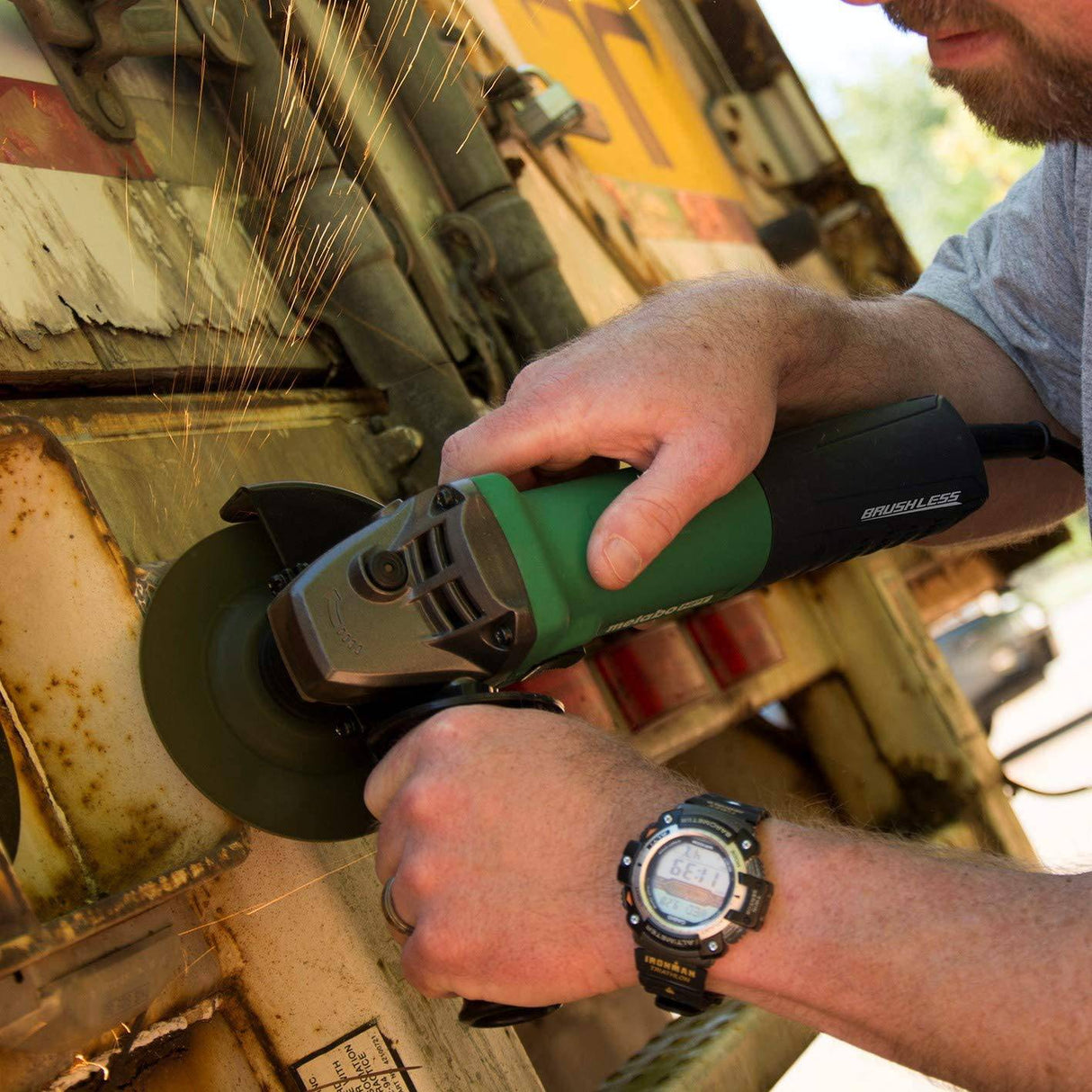 Amoladora angular Metabo HPT | 4-1/2 pulgadas | CA sin escobillas | Velocidad variable | Motor de 12 amperios | 2800 - 10 000 rpm | 1300W | Interruptor deslizante con bloqueo de gatillo | Garantía de 1 año | G12VE - DIGVICE MX