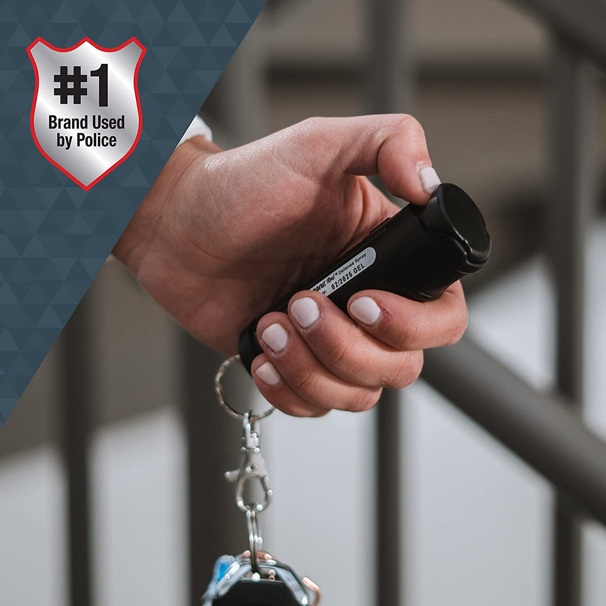 Gel de pimienta SABRE con tapa abatible, spray OC de máxima resistencia, clip a presión para un fácil transporte y acceso rápido, empuñadura para los dedos para una puntería más precisa y rápida, 25 ráfagas, tinte de marcado UV, seguridad fácil de usar