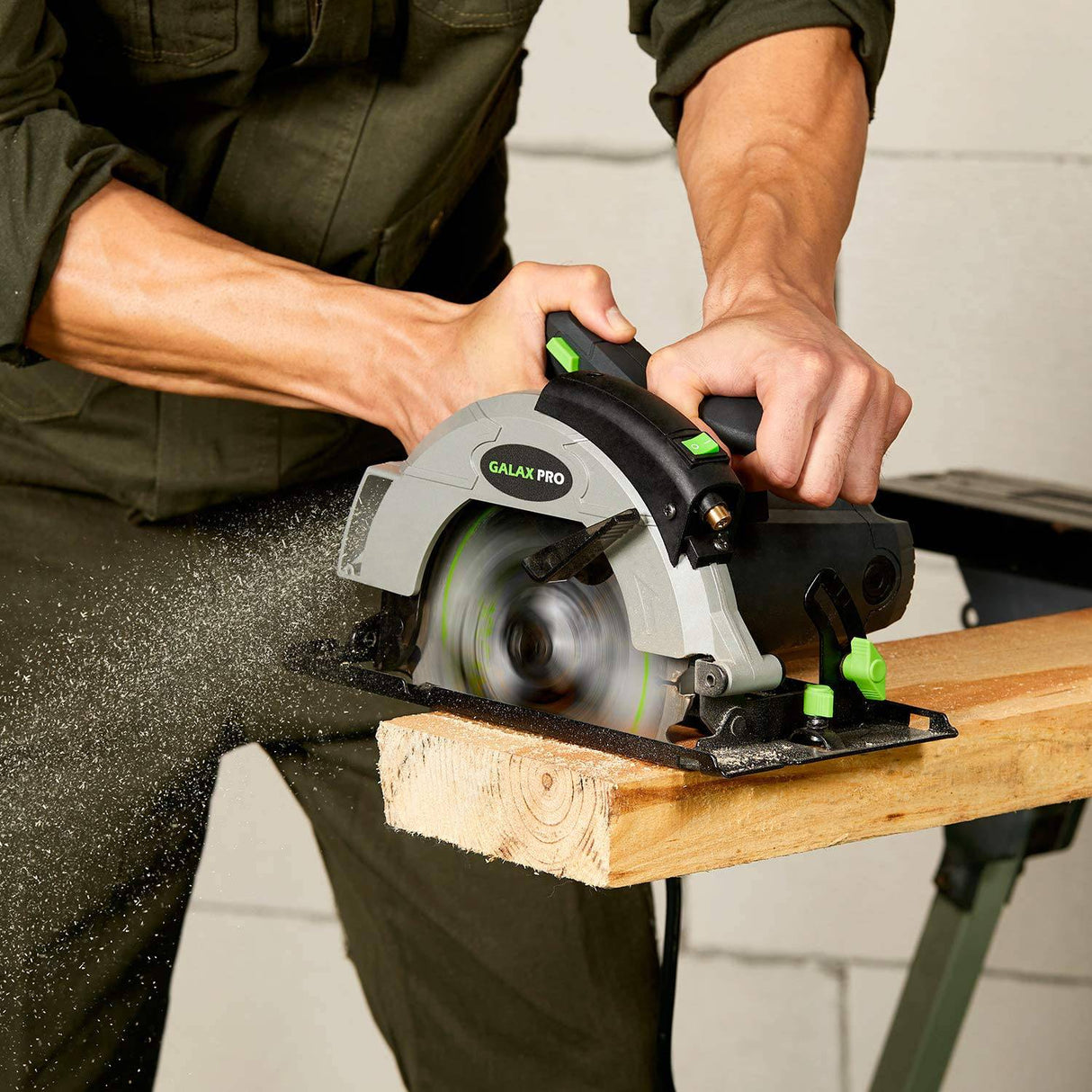 Sierra circular con cable GALAX PRO 12A 5500RPM con hoja de sierra circular de 7-1/4" y guía láser Profundidad máxima de corte 2.45" (90°), 1.81" (45°) para cortar madera y troncos - DIGVICE MX