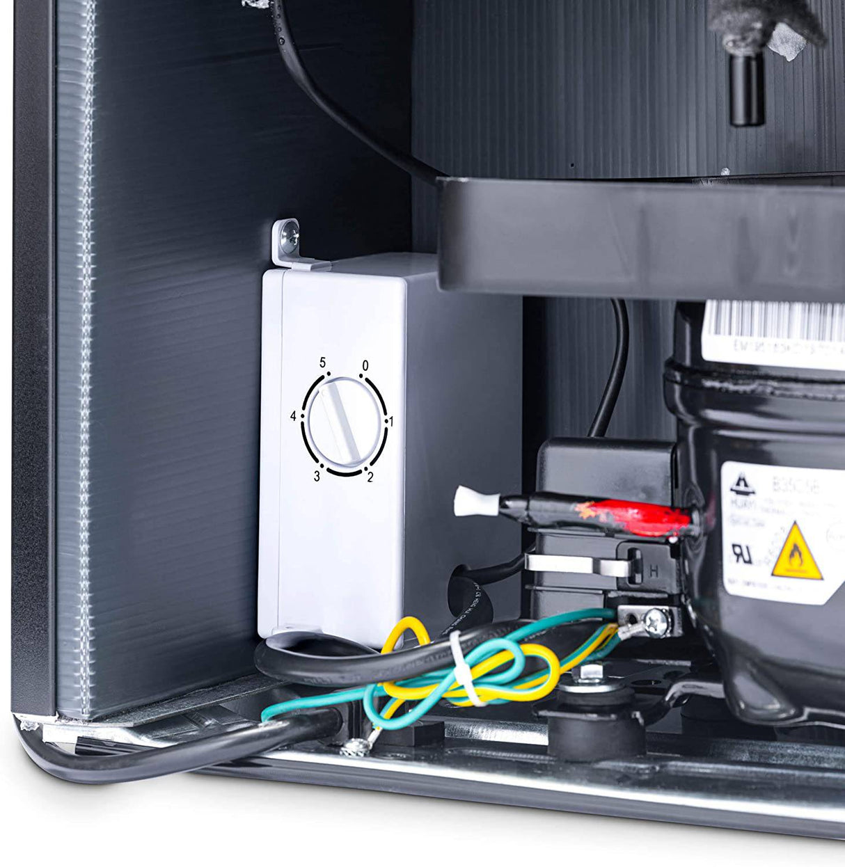 NewAir Mini refrigerador y enfriador de bebidas, refrigerador de puerta de vidrio independiente con capacidad para 60 latas, se enfría a 37 grados Organizador de bebidas perfecto para cerveza, vino, refrescos y pop - DIGVICE MX