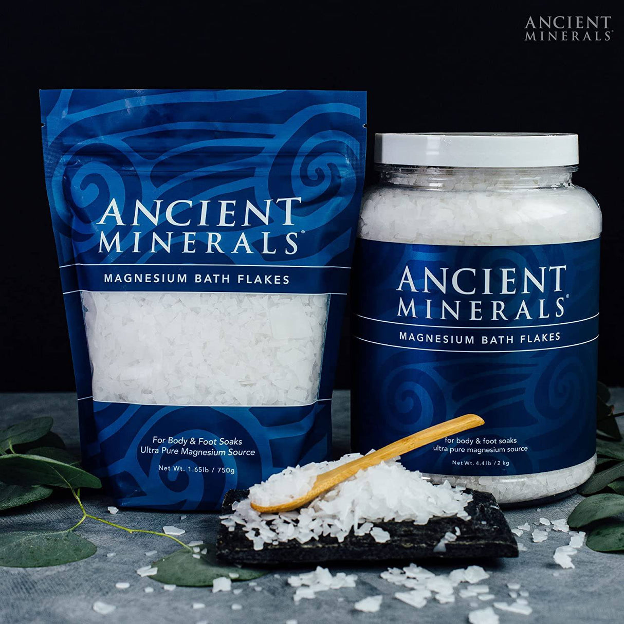 Ancient Minerals - Copos de baño de magnesio, alternativa de baño a la sal de Epsom, remojo en sales naturales, alta eficiencia de absorción para relajación, bienestar y alivio muscular, 8 libras