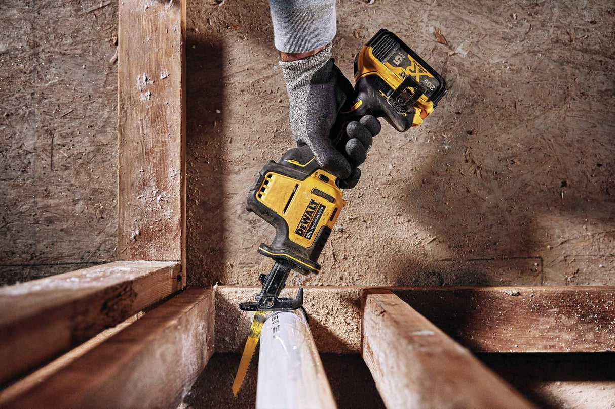 DEWALT ATOMIC 20V MAX* Sierra recíproca, con una mano, inalámbrica, solo herramienta (DCS369B) - DIGVICE MX