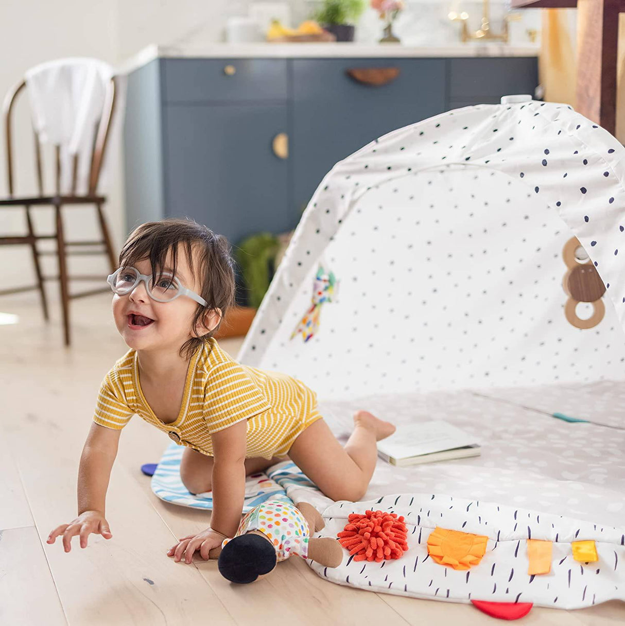 The Play Gym de Lovevery | Alfombra de juego y gimnasio de actividad de desarrollo basada en etapas para bebés y niños pequeños - DIGVICE MX