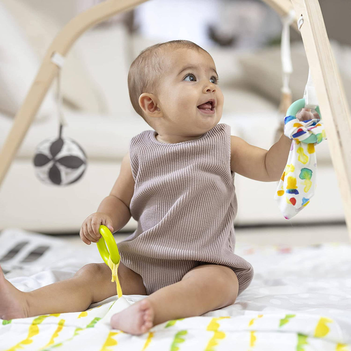 The Play Gym de Lovevery | Alfombra de juego y gimnasio de actividad de desarrollo basada en etapas para bebés y niños pequeños - DIGVICE MX