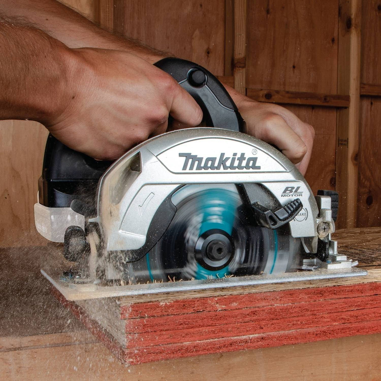 Makita XSH04ZB Sierra Circular de 6-1/2" Inalámbrica Sub-Compacta LXT® Litio-Ion de 18V Sin Escobillas, Sólo Herramienta - DIGVICE MX