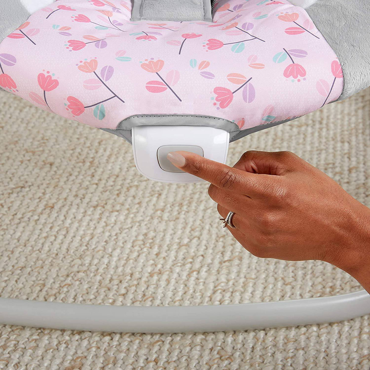 Ingenuity SimpleComfort Columpio para bebé compacto, ligero y multidireccional - 6 velocidades, sonidos de la naturaleza y vibraciones - Cassidy (rosa) - DIGVICE MX