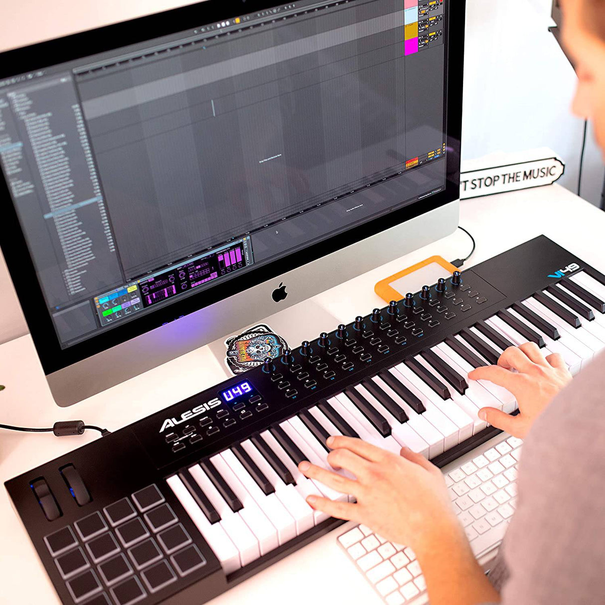 Alesis VI49 - Controlador de teclado MIDI USB de 49 teclas con 16 pads de batería, 12 perillas asignables, 36 botones y salida MIDI de 5 pines, software de producción incluido