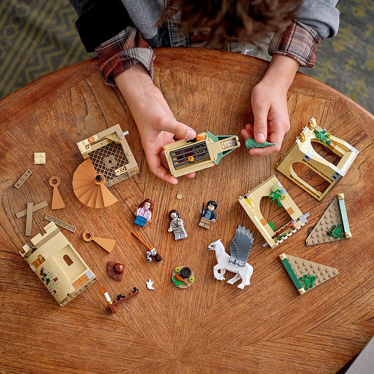 LEGO Harry Potter Hogwarts Courtyard: Sirius's Rescue 76401 Juego de juguetes de construcción de la película Prisoner of Azkaban con Hermione Granger y Sirius Black para niños, niñas a partir de 8 años (345 piezas)