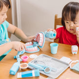 Melissa & Doug Super Smile Kit de dentista con juego de simulación de dientes y accesorios dentales 25 Piezas 8611