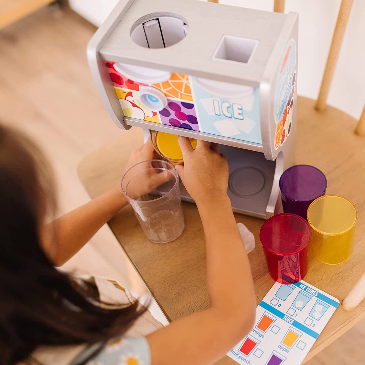 Melissa & Doug Dispensador de bebidas de madera Thirst Quencher 9300
