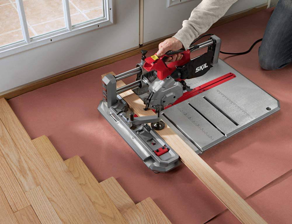SKIL 3601-02 Sierra para pisos con hoja de contratista 36T, roja y negra - DIGVICE MX