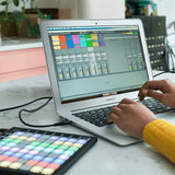Novation Launchpad Mini [MK3] — Controlador MIDI portátil de 64 pads, controlador de rejilla USB para actuaciones de Ableton Live y Logic Pro