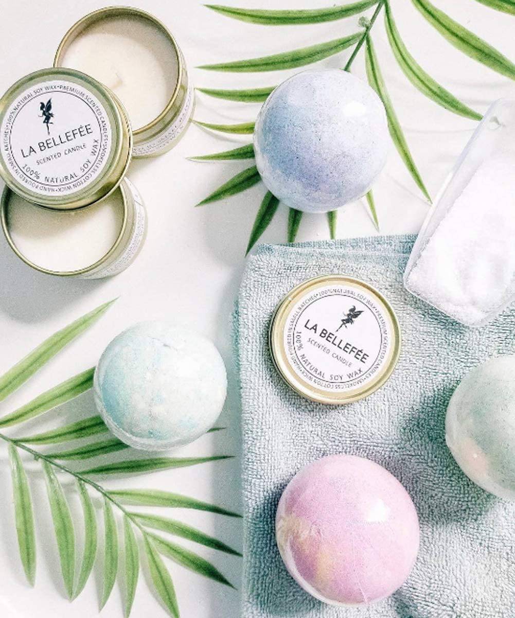 LA BELLEFÉE - Juego de velas aromáticas de bombas de baño, bombas de baño relajantes de aceite esencial hechas a mano, gaseosas para hidratar la piel seca (4 bombas de baño + 2 velas)
