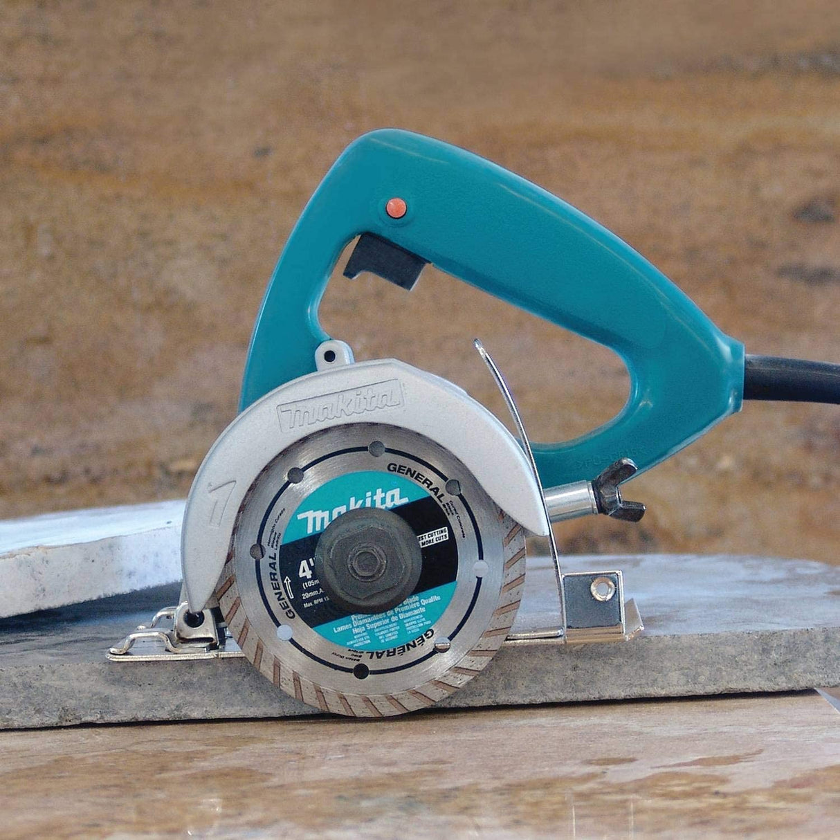 Makita 4100NHX1 Sierra para mampostería de 4-3/8", con hoja de diamante de 4" - DIGVICE MX