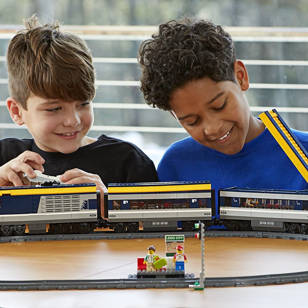 LEGO City Passenger Train 60197 Kit de construcción (677 piezas)
