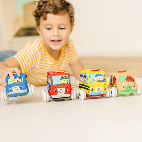 Melissa & Doug K's Kids Pull-Back Vehicle Set - Juego de juguetes suaves para bebés con 4 autos y camiones y estuche de transporte - 9168