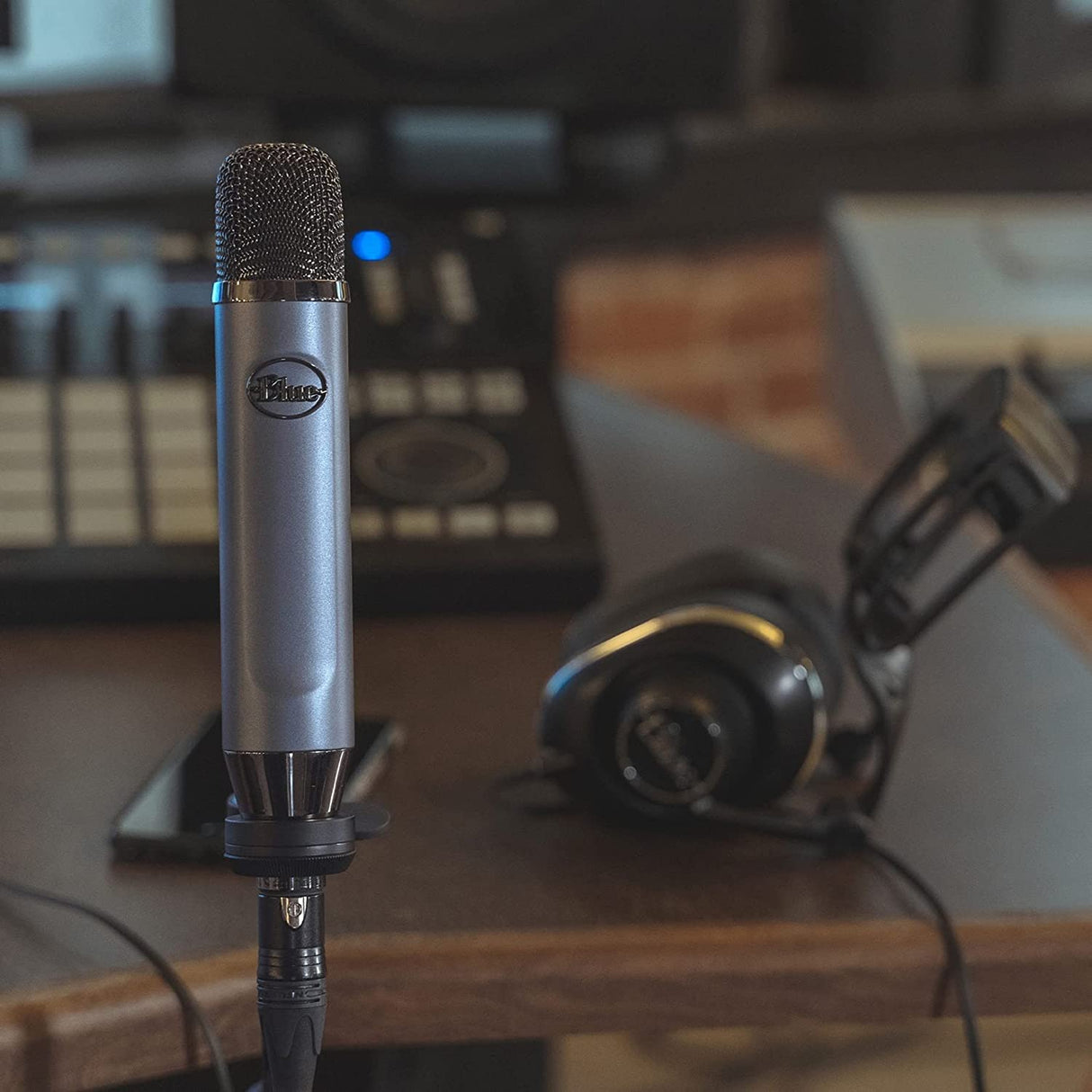 Logitech for Creators Micrófono de condensador Blue Ember XLR para estudio, grabación, podcast, transmisión de micrófono