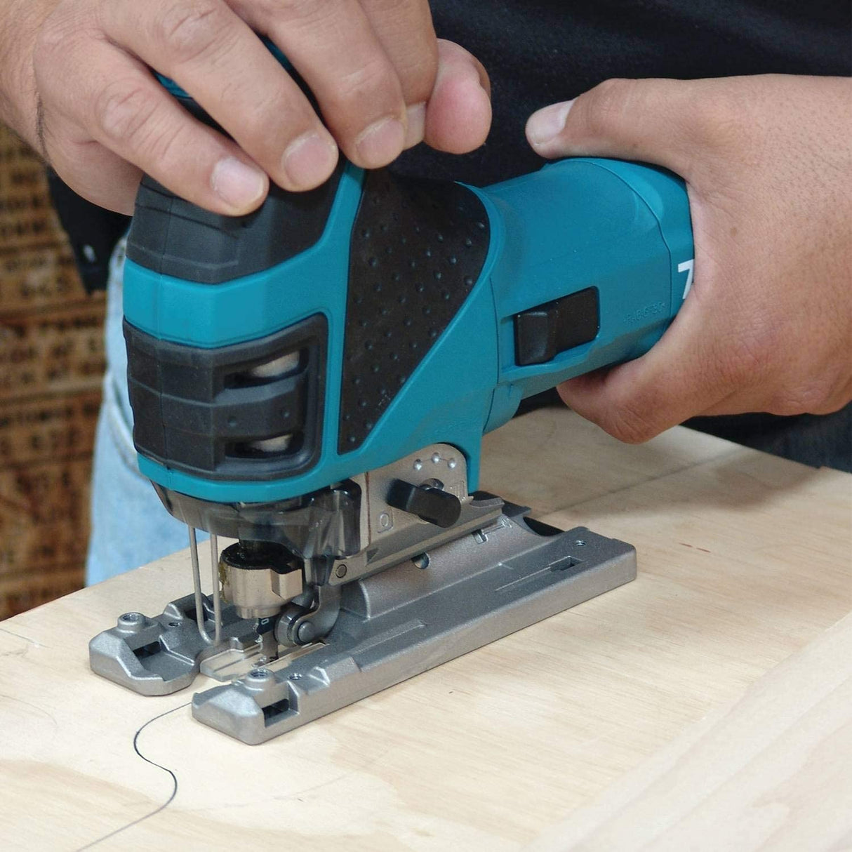 Makita 4351FCT Sierra caladora con empuñadura de barril, con cambio de hoja "sin herramientas" - DIGVICE MX
