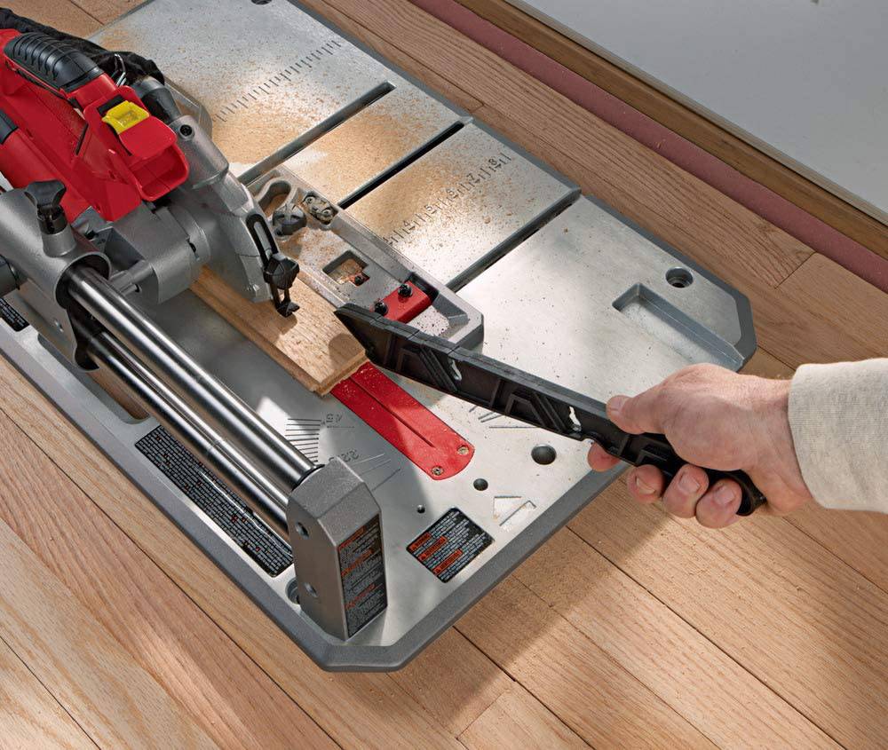 SKIL 3601-02 Sierra para pisos con hoja de contratista 36T, roja y negra - DIGVICE MX