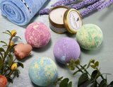 LA BELLEFÉE - Juego de velas aromáticas de bombas de baño, bombas de baño relajantes de aceite esencial hechas a mano, gaseosas para hidratar la piel seca (4 bombas de baño + 2 velas)