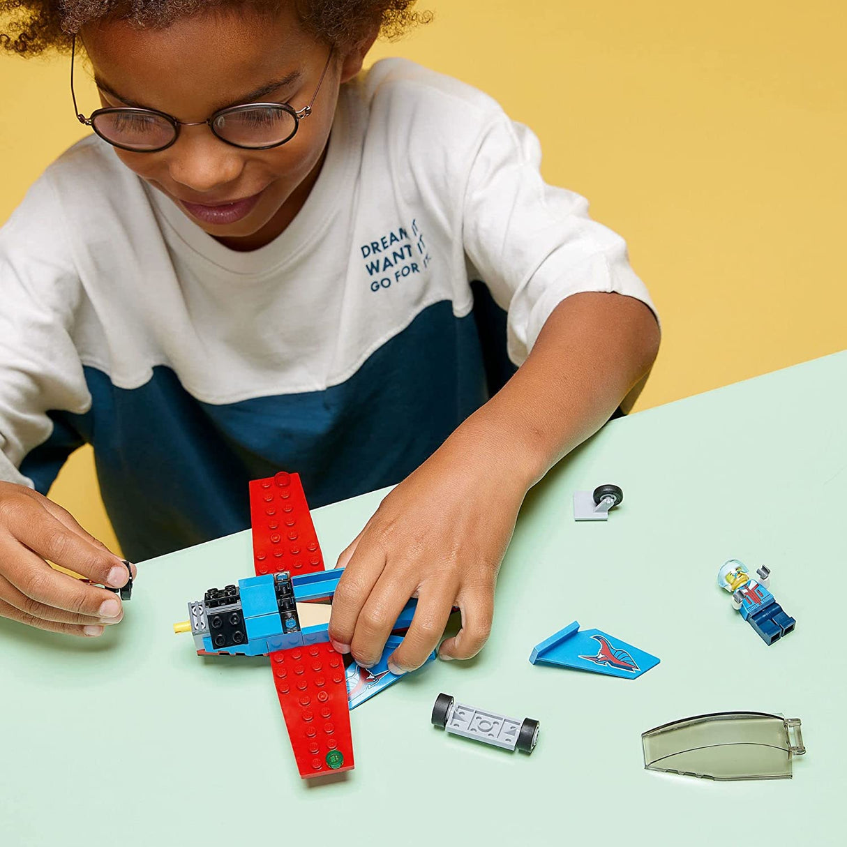 LEGO City Great Vehicles Stunt Plane 60323 Juego de juguetes de construcción para niños, niños y niñas a partir de 5 años (59 piezas)
