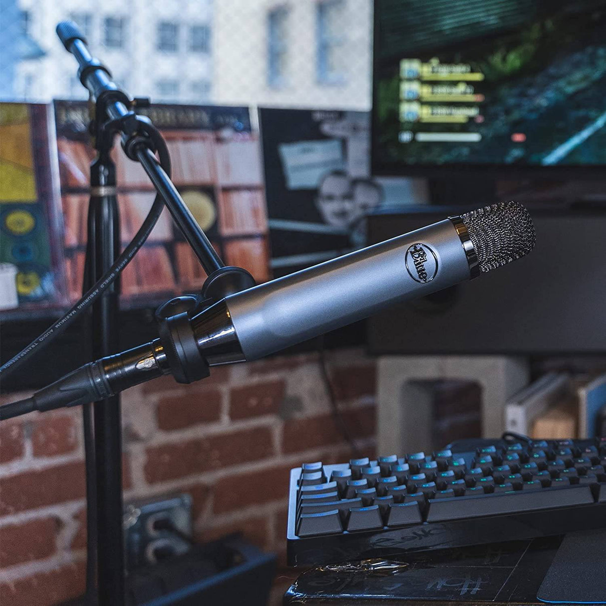 Logitech for Creators Micrófono de condensador Blue Ember XLR para estudio, grabación, podcast, transmisión de micrófono