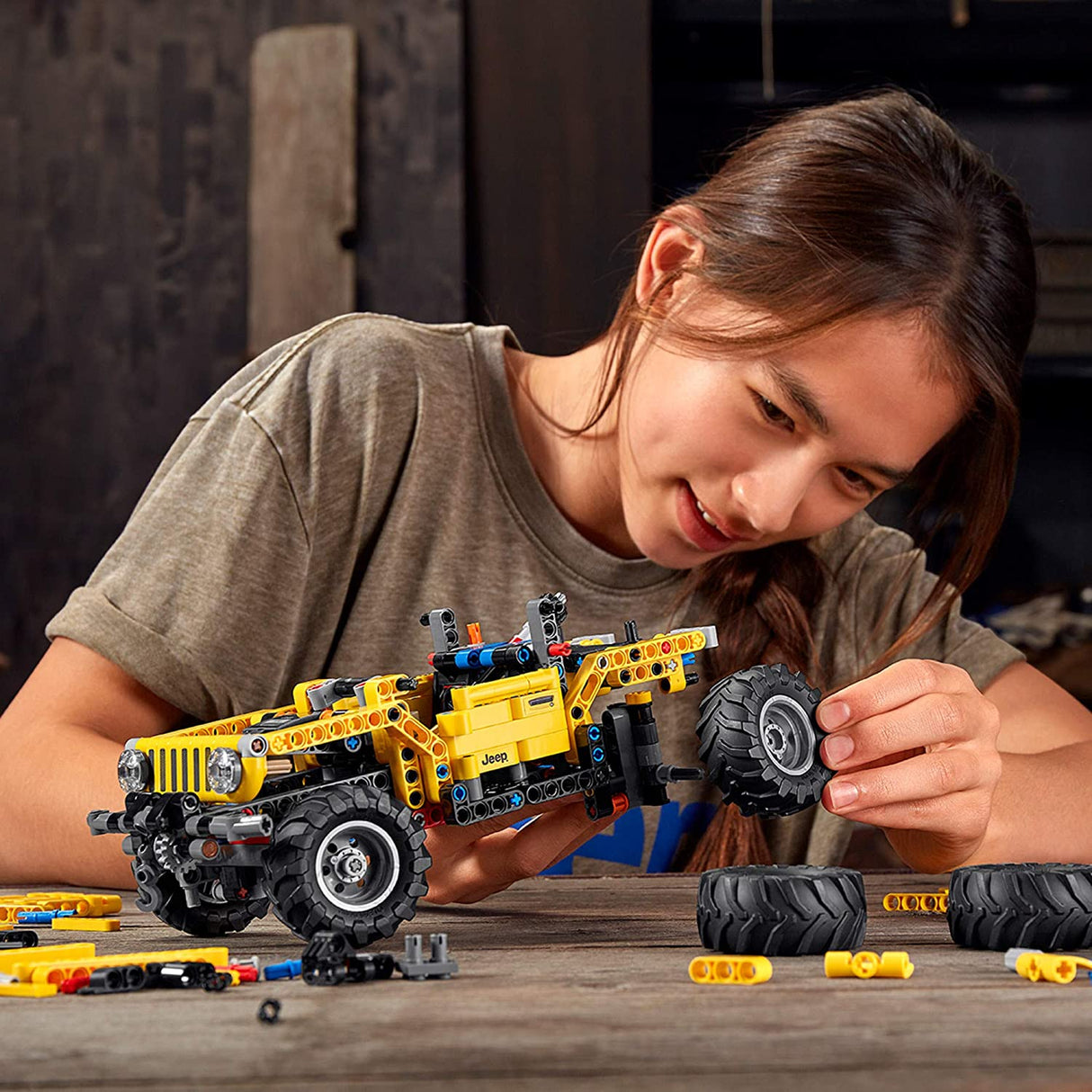 LEGO Technic Jeep Wrangler 42122 Juego de juguetes de construcción para niños, niños y niñas a partir de 9 años (665 piezas)