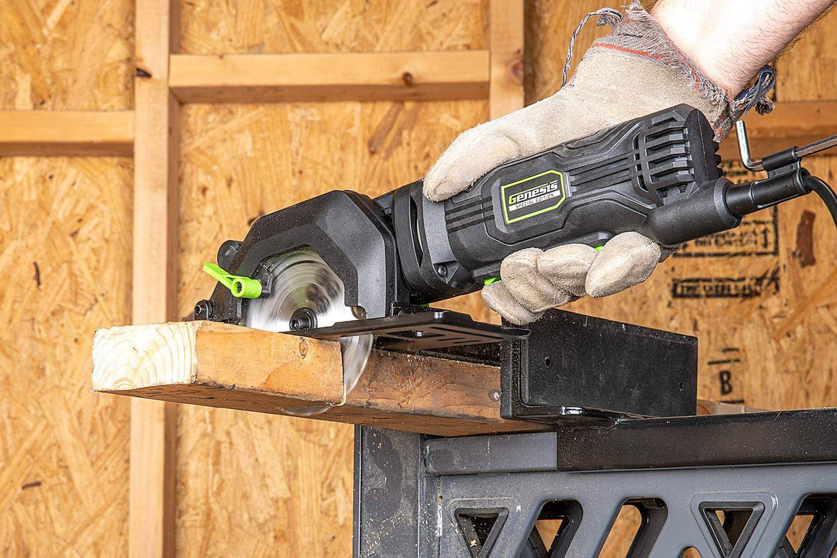 Sierra circular compacta Genesis GCS445SE de 4.0 A y 4-1/2" con hoja con punta de carburo de 24 dientes, guía de corte al hilo, adaptador de vacío y llave para hoja - DIGVICE MX