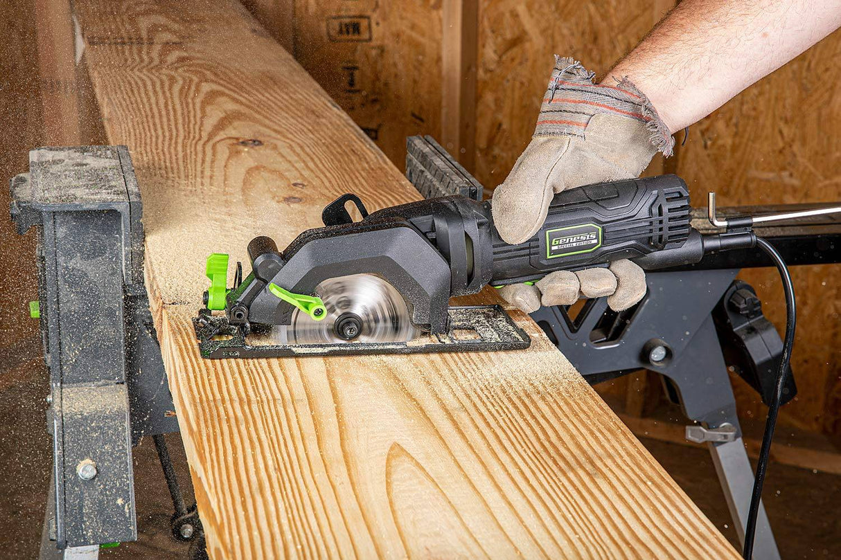 Sierra circular compacta Genesis GCS445SE de 4.0 A y 4-1/2" con hoja con punta de carburo de 24 dientes, guía de corte al hilo, adaptador de vacío y llave para hoja - DIGVICE MX