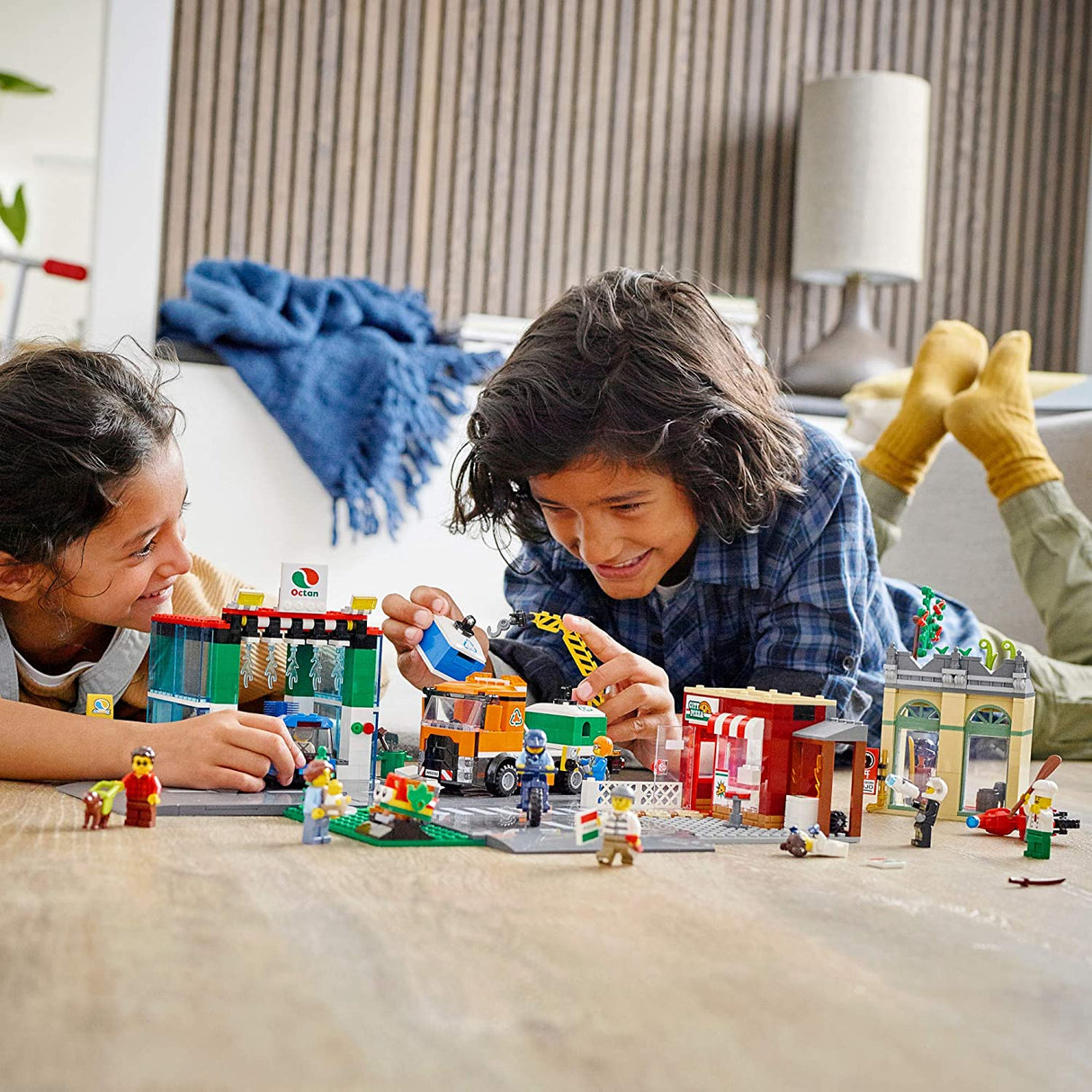 Kit de construcción LEGO City Town Center 60292; Genial juguete de construcción para niños, nuevo 2021 (790 piezas)