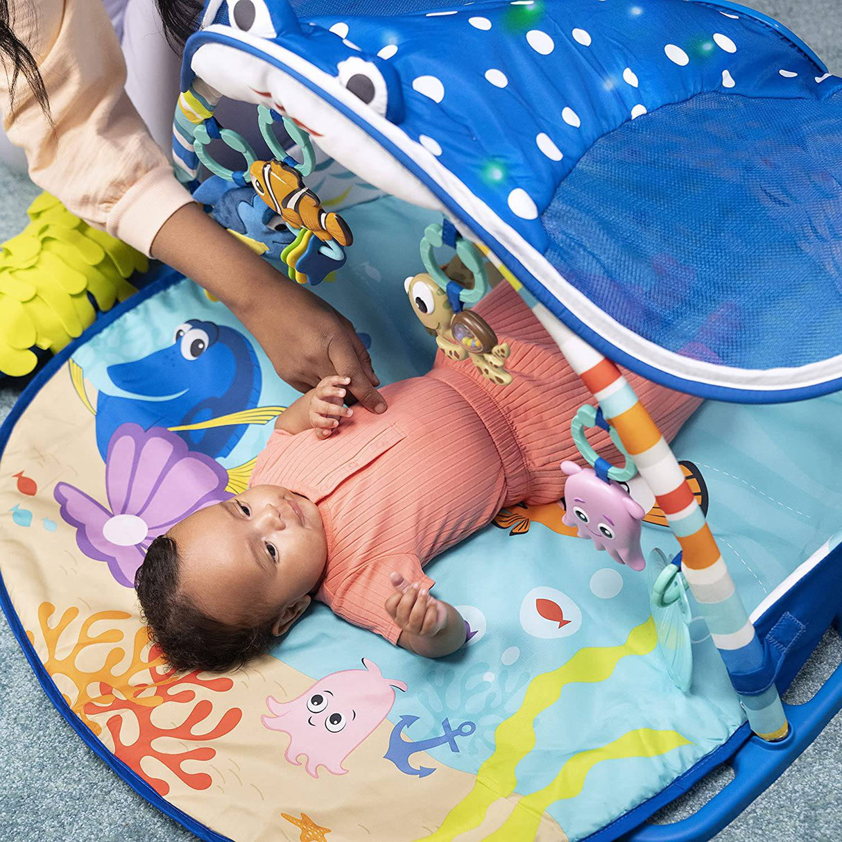 Bright Starts Disney Baby Finding Nemo Mr. Ray Ocean Luces y música Gimnasio, edades recién nacido + - DIGVICE MX
