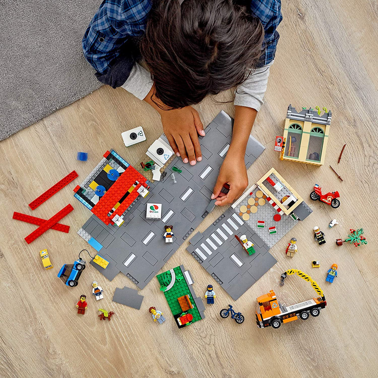Kit de construcción LEGO City Town Center 60292; Genial juguete de construcción para niños, nuevo 2021 (790 piezas)