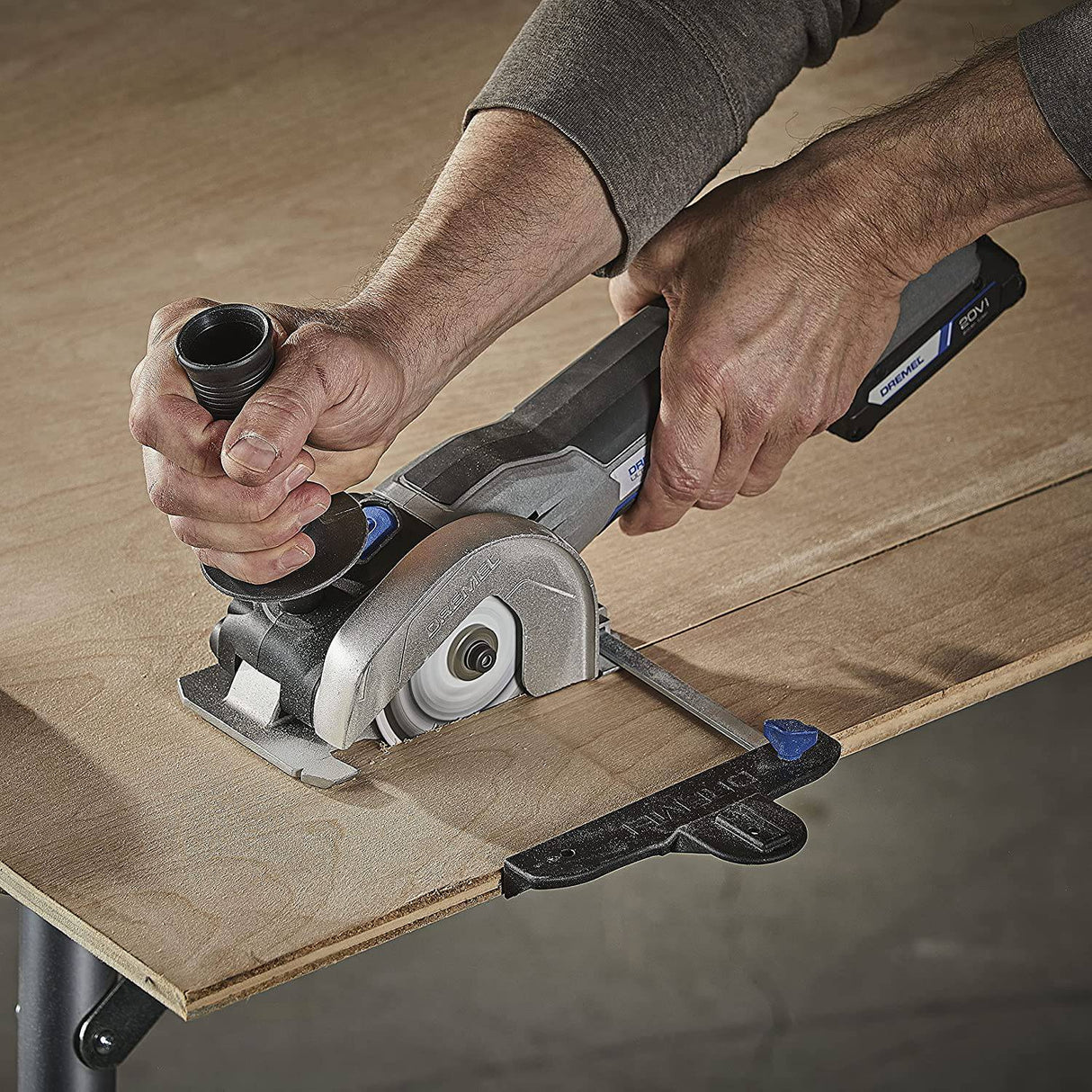 Dremel US20V-01 Kit de herramientas de sierra circular compacta con (1) batería de 20 V, (3) ruedas de corte y bolsa de almacenamiento - 15 000 RPM - Ideal para corte al ras, corte por inmersión y preparación de superficies - DIGVICE MX